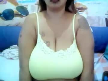 Desi Aunty in White Bra Gets Captured while Changing Dress