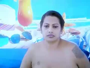 Hot Bhabi Showing Boobs